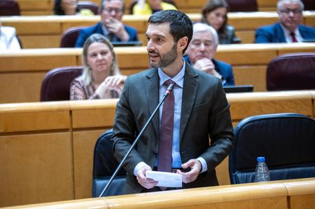 Pablo Bustinduy durante su réplica en el Senado