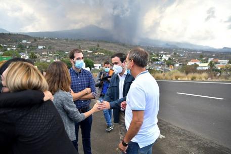 Alberto Garzón visita la isla de La Palma 