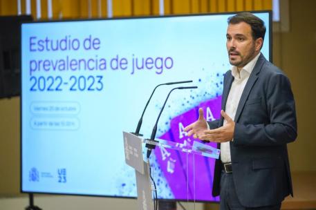 Garzón presentando el estudio