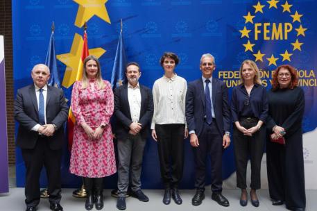 Foto de familia en el acto de presentación de ACOPET