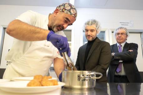 Bustinduy durante la visita