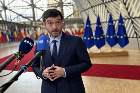 Bustinduy en atención a medios