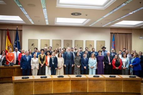 Foto de familia tras el acto